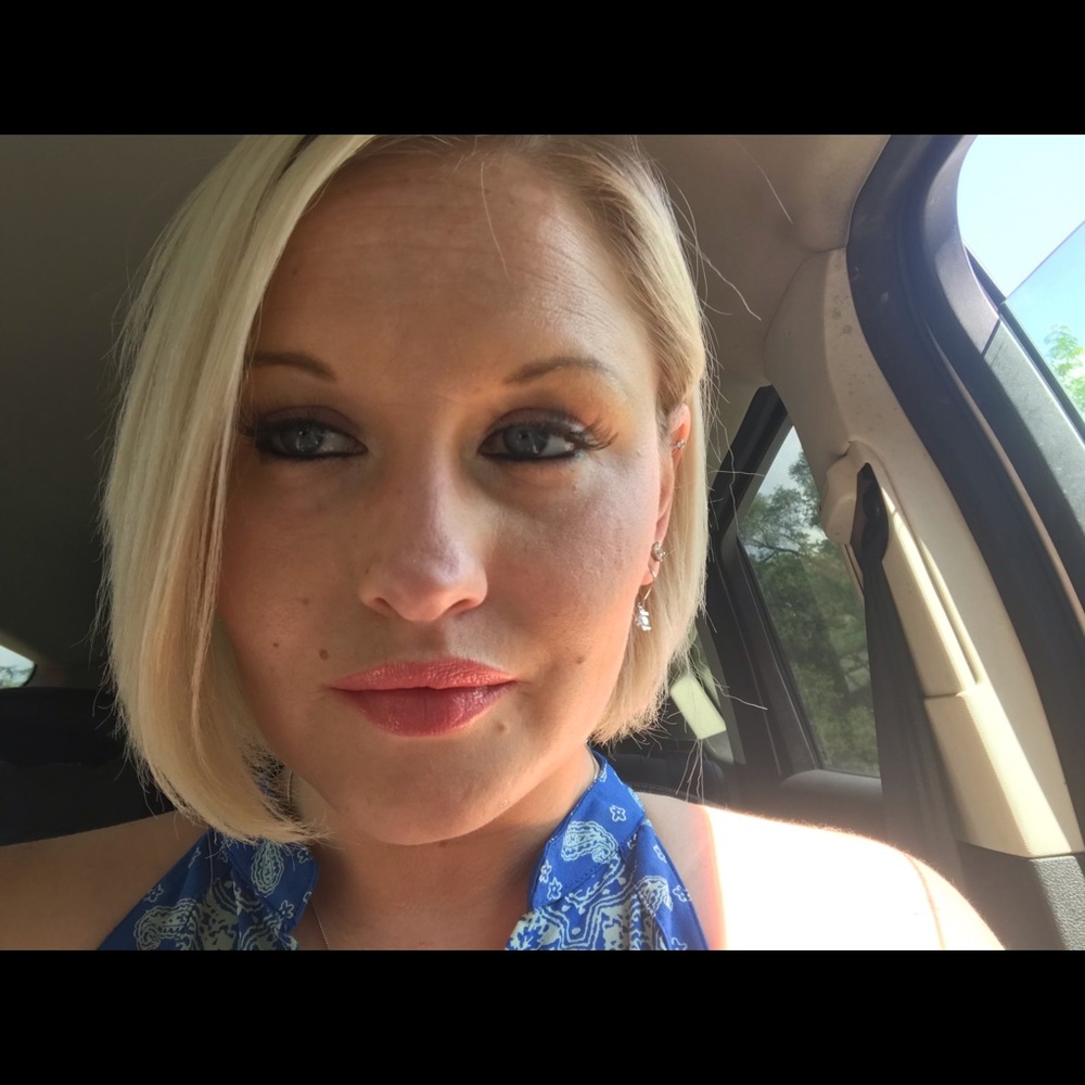 Meet your Posher, Laura